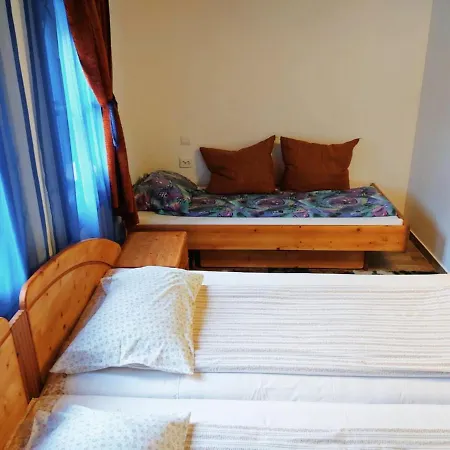 Casa Toth Hostel *